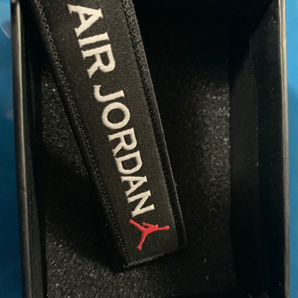 AirPod Pro Case - Picture 4 of 7